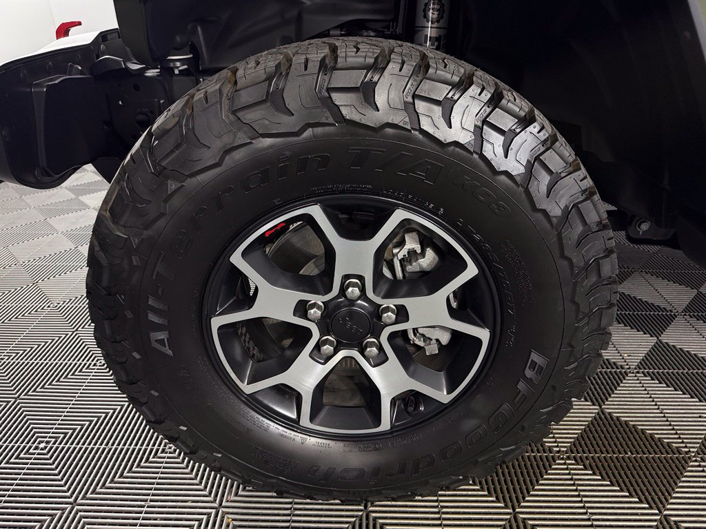 Used 2023 Jeep Wrangler Unlimited Sahara AWD/4WD image 9