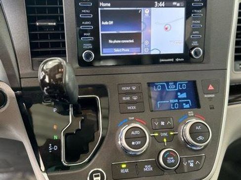 Used 2020 Toyota Sienna XLE w/ XLE Navigation Package image 21
