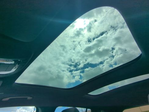 Used 2024 Mercedes-Benz EQB 300 4MATIC image 16