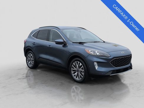 Used 2020 Ford Escape Titanium image 10