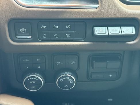 Used 2023 Chevrolet Tahoe High Country AWD/4WD image 34