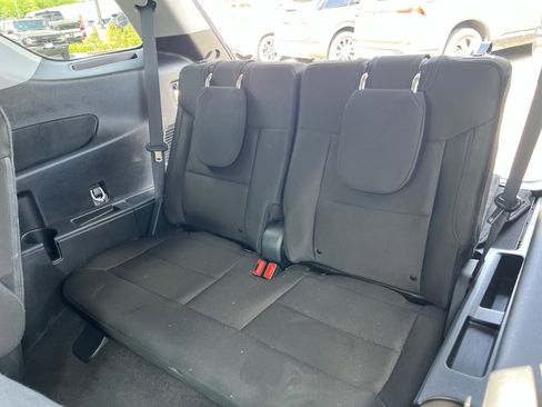 Used 2023 Ford Explorer XLT AWD/4WD image 32