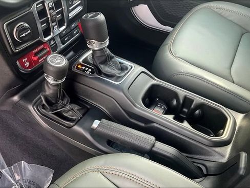 New 2025 Jeep Gladiator Mojave image 11