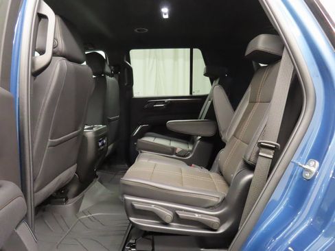 Used 2025 Chevrolet Tahoe High Country image 10