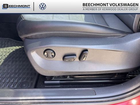 Used 2023 Volkswagen Taos SE w/ Panoramic Sunroof Package AWD/4WD image 22