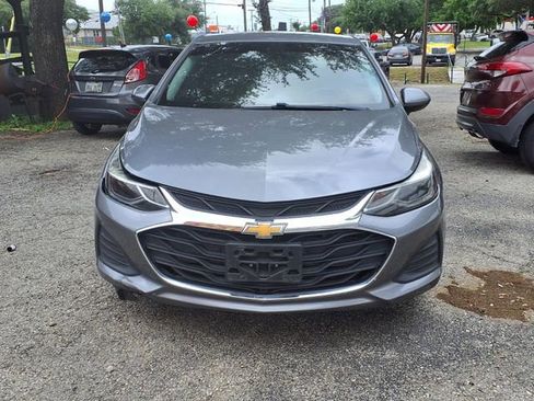 Used 2019 Chevrolet Cruze LT w/ Convenience Package FWD image 2