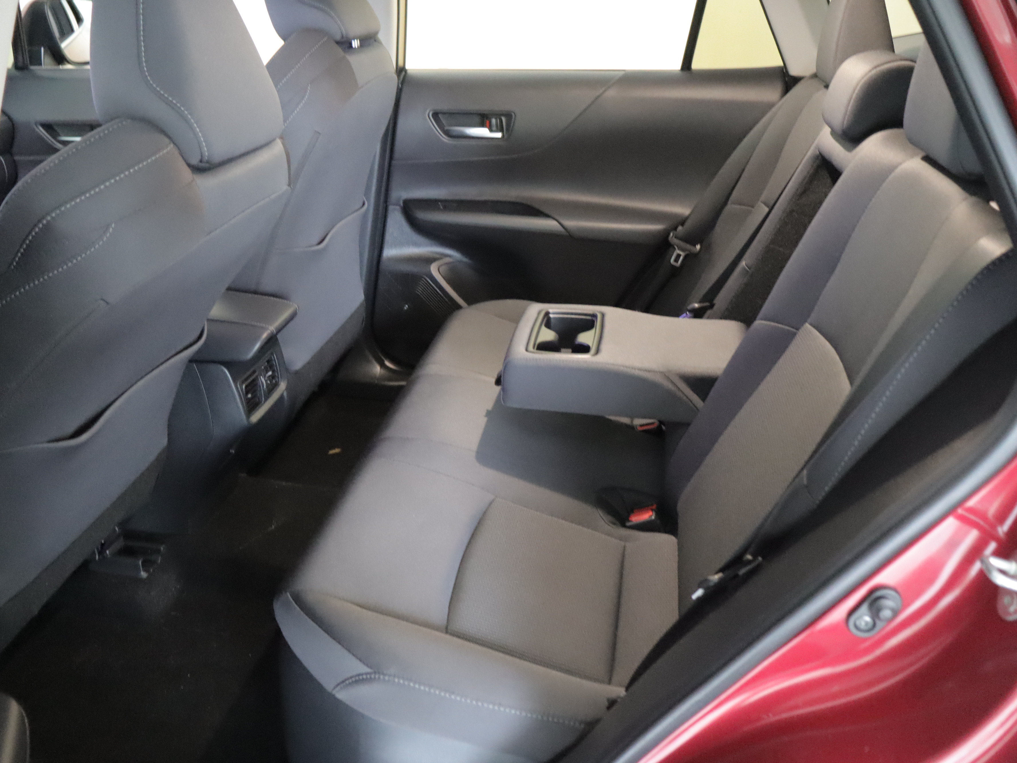 Used 2023 Toyota Venza LE AWD/4WD image 8