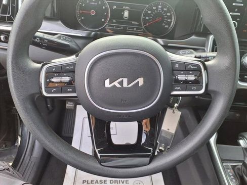 Used 2023 Kia Sorento LX image 13