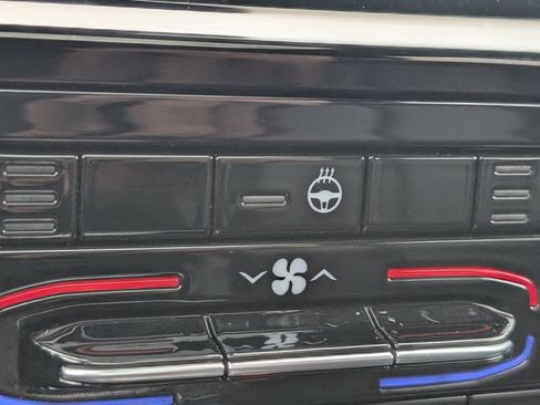 Used 2024 Jeep Grand Cherokee Limited w/ Black Appearance Package image 35