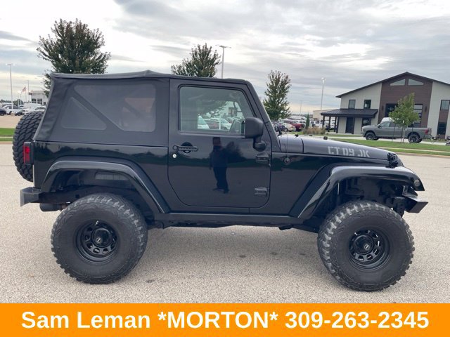 Used 2009 Jeep Wrangler Sahara w/ Dual Top Group AWD/4WD image 2