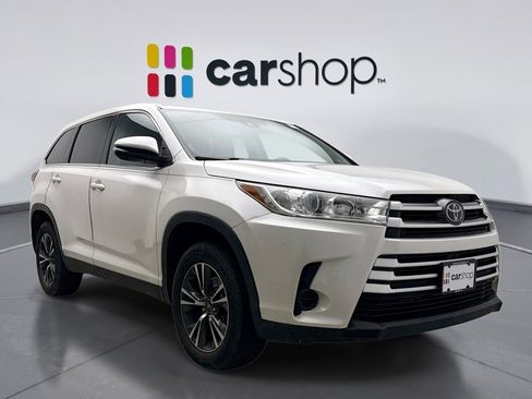 Used 2019 Toyota Highlander LE FWD image 4