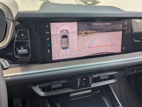 Used 2025 Porsche Cayenne image 19