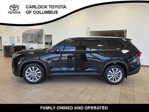 Used 2024 Toyota Grand Highlander AWD image 2