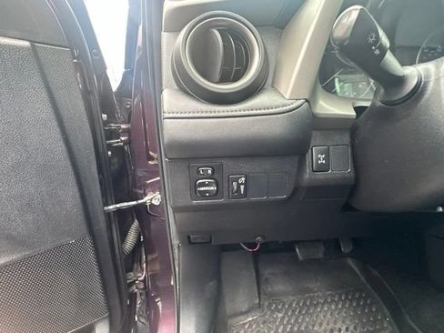Used 2018 Toyota RAV4 XLE AWD/4WD image 16