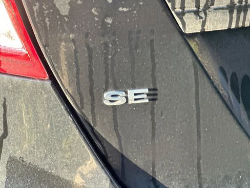 Used 2016 Ford Fiesta SE image 6