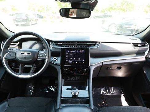 Used 2024 Jeep Grand Cherokee Altitude AWD/4WD image 33
