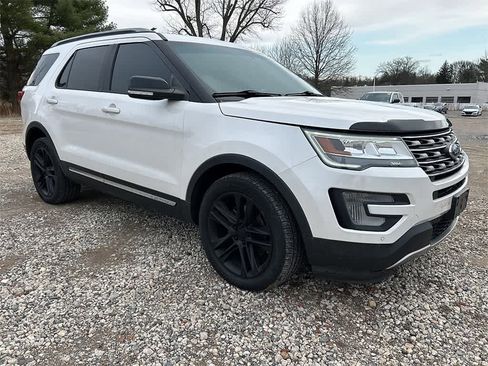 Used 2016 Ford Explorer XLT w/ Equipment Group 202A image 3