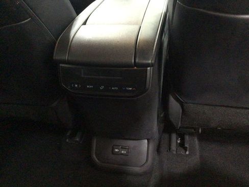 Used 2022 Toyota Highlander XLE image 23