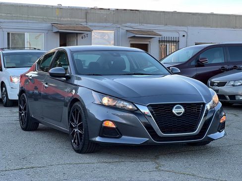 Used 2022 Nissan Altima 2.5 S image 3