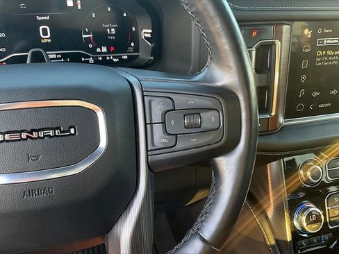 Used 2023 GMC Yukon Denali Ultimate image 19