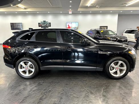 Used 2017 Jaguar F-PACE Premium image 8