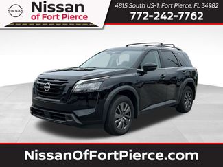 Used 2025 Nissan Pathfinder SV w/ Black Appearance Package 360° Tour