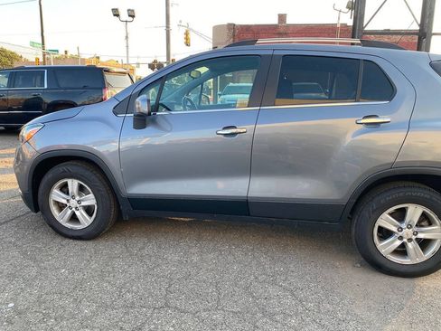 Used 2019 Chevrolet Trax LT w/ LT Convenience Package AWD/4WD image 13
