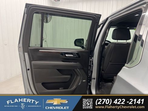 Used 2025 Chevrolet Suburban LT w/ Comfort Package AWD/4WD image 10