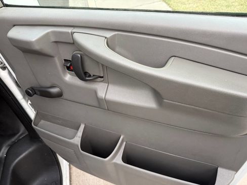 Used 2012 Chevrolet Express 1500 RWD image 5