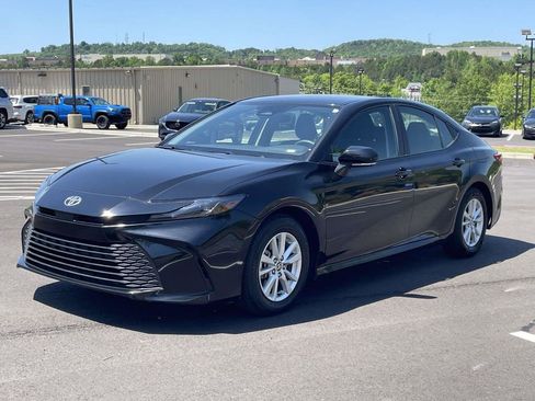 Used 2025 Toyota Camry LE FWD image 7