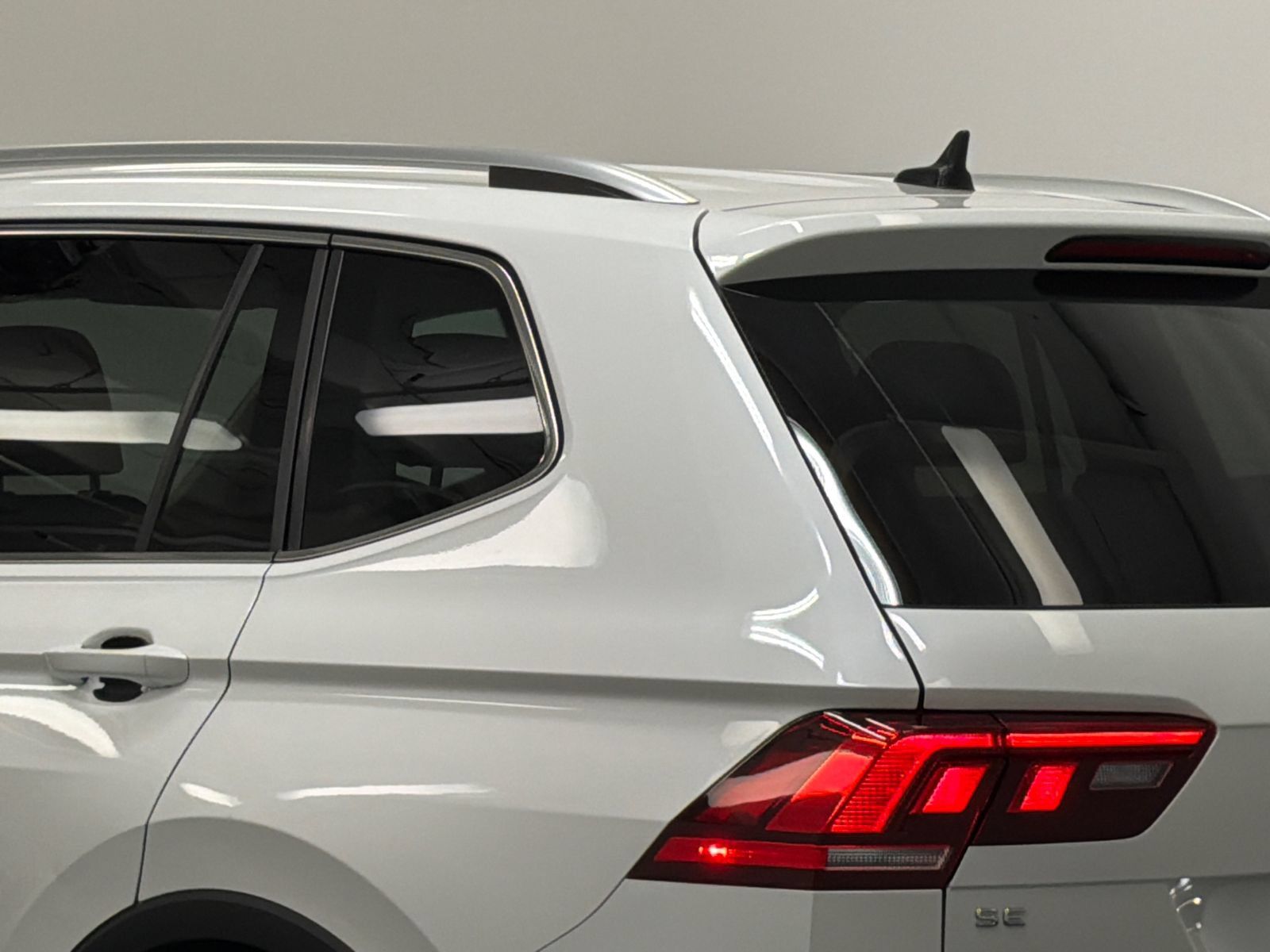 Used 2023 Volkswagen Tiguan SE FWD image 8
