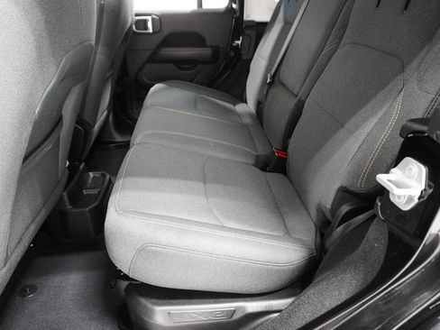 Used 2025 Jeep Wrangler Unlimited Sahara image 17