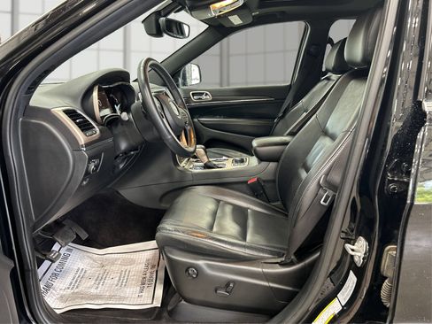 Used 2017 Jeep Grand Cherokee Limited AWD/4WD image 9