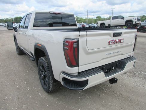 New 2026 GMC Sierra 2500 AT4 w/ AT4 Premium Plus Package AWD/4WD image 7
