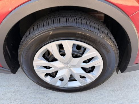 Used 2019 Toyota C-HR LE FWD image 14