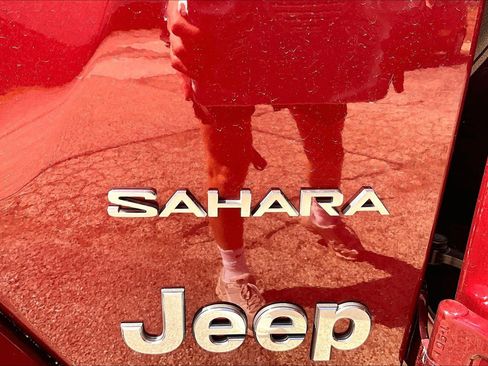 Used 2021 Jeep Wrangler Unlimited Sahara w/ Cold Weather Group AWD/4WD image 6