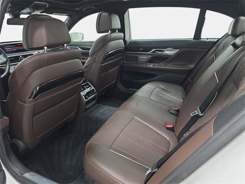 Used 2018 BMW 740i xDrive image 12