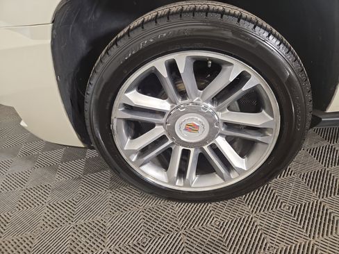 Used 2014 Cadillac Escalade ESV Premium image 29