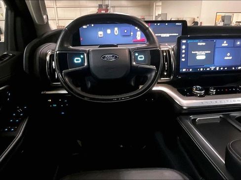 Certified 2025 Ford Expedition Max Platinum AWD/4WD image 5