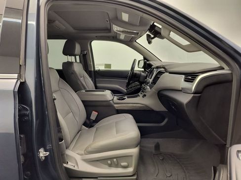 Used 2020 Chevrolet Suburban LT image 30