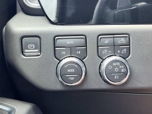 Used 2026 GMC Sierra 1500 SLT w/ SLT Convenience Package AWD/4WD image 29
