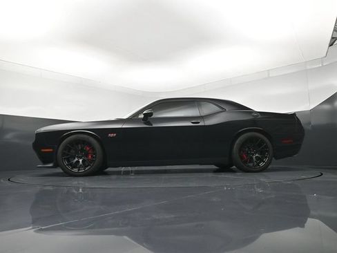 Used 2015 Dodge Challenger SRT w/ Technology Group RWD image 21