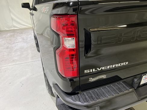 Used 2023 Chevrolet Silverado 1500 Custom AWD/4WD image 10