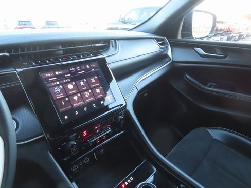 Used 2023 Jeep Grand Cherokee Altitude image 36