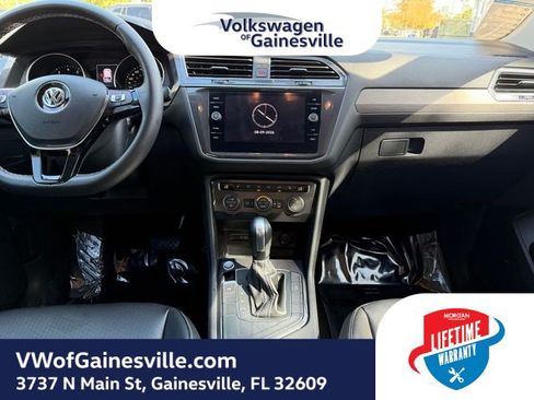Used 2021 Volkswagen Tiguan SE FWD image 14