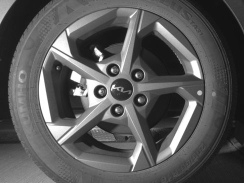 Used 2025 Kia K4 LXS image 15