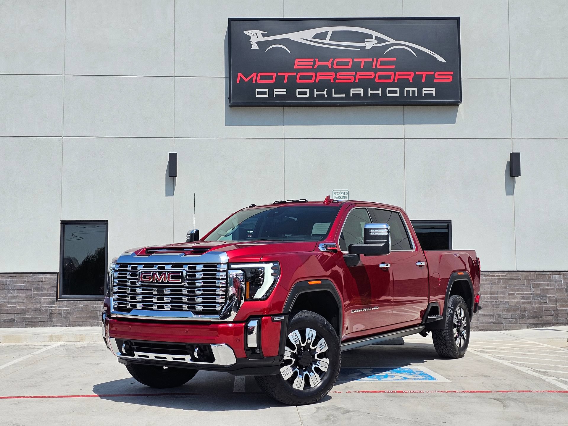 Used 2024 GMC Sierra 2500 Denali w/ Denali Reserve Package AWD/4WD image 1