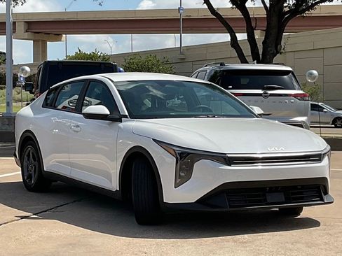 Used 2025 Kia K4 FWD image 3