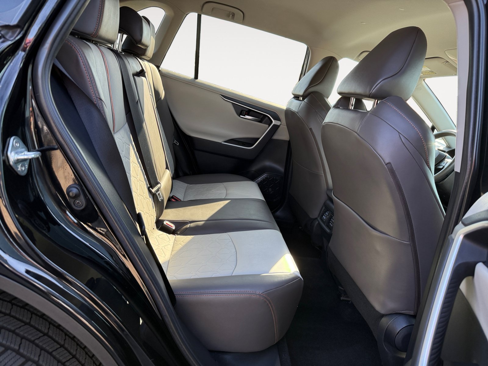 Used 2019 Toyota RAV4 Adventure w/ Carpet Mat Package AWD/4WD image 18