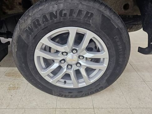 Used 2022 Chevrolet Silverado 1500 LT AWD/4WD image 23